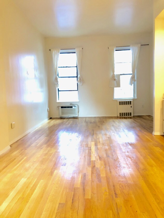 Primary Photo - 231 E 53rd St