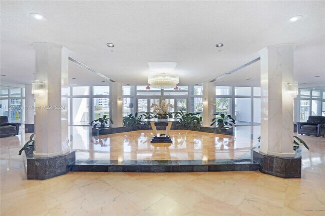Building Photo - 900 Bay Dr