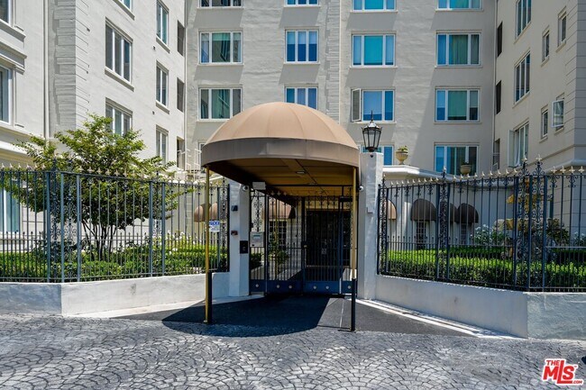 Foto del edificio - 1424 N Crescent Heights Blvd