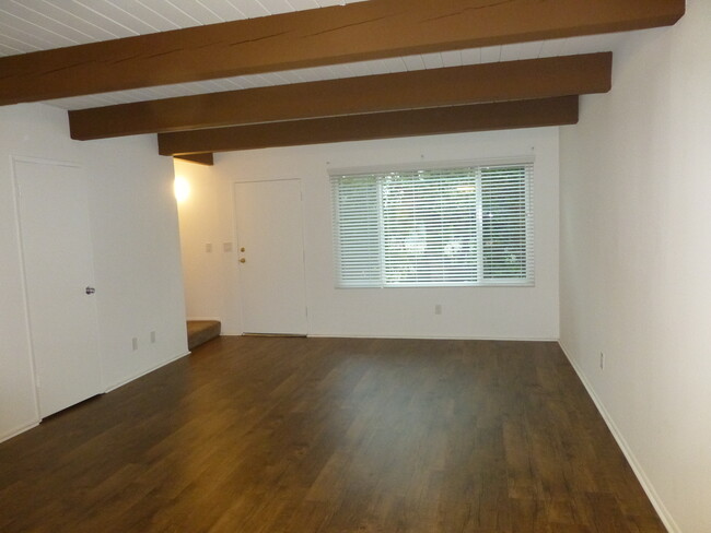 Building Photo - 11621 Braddock Dr