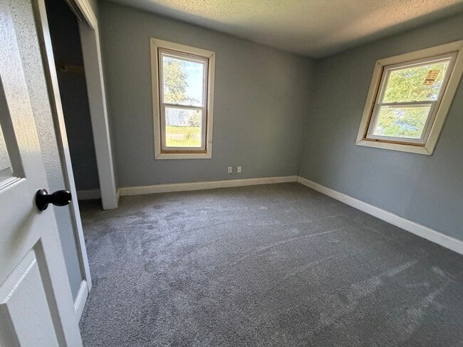 Building Photo - 3521 Sunview Ave