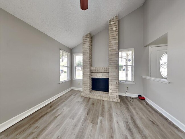 Building Photo - 16126 Barbarossa Dr