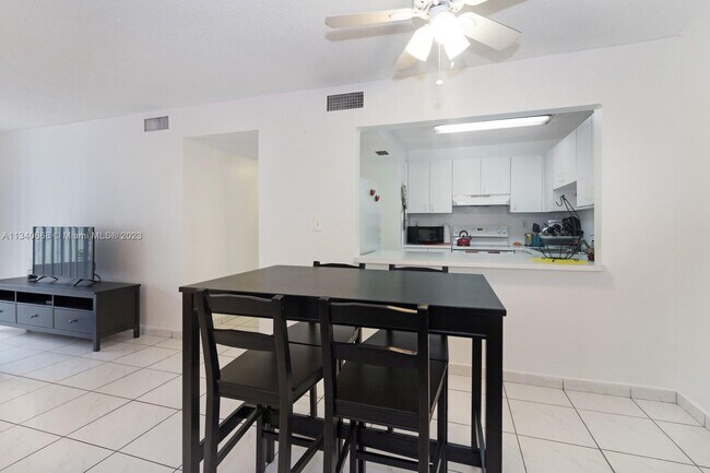 Foto del edificio - 8201 NW 8th St