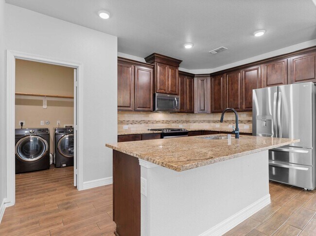 Foto del edificio - 3 bed 2 bath ( Columbia Lakes)