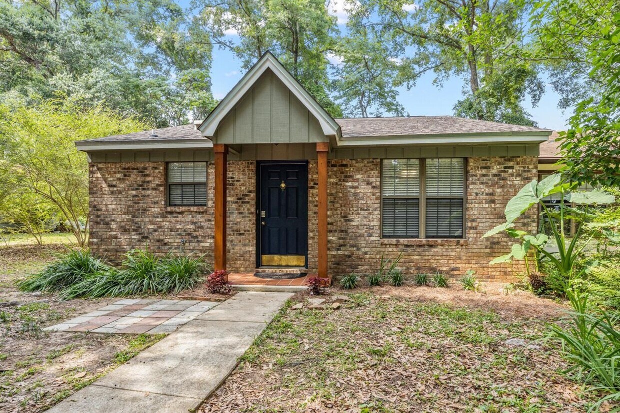 Primary Photo - 2556 Panther Creek Rd