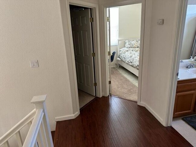 Foto del edificio - Folsom-Enclave Development 2 Story Wood Floors - 2 Car Garage