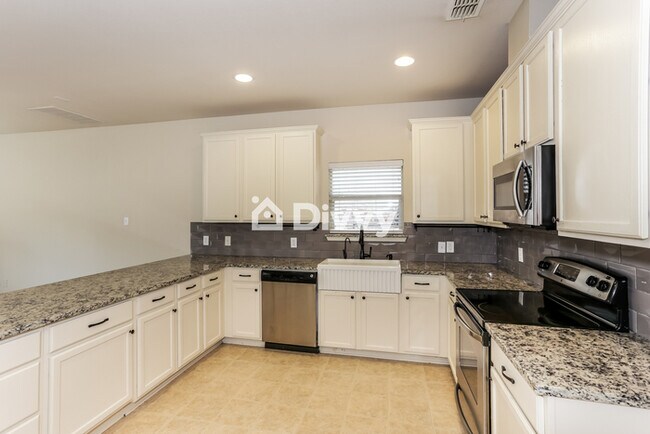 Building Photo - 12520 Summerwood Dr, Burleson, TX 76028