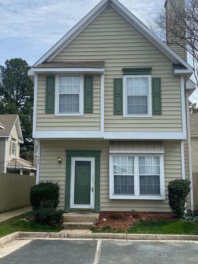 Building Photo - 123 Watson Dr