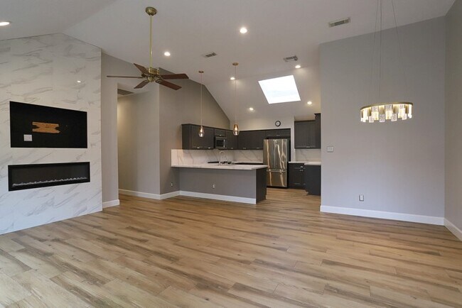 Foto del edificio - 3515 Cape Forest Dr