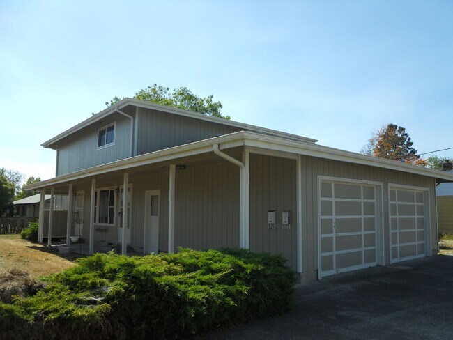 Foto del edificio - 2 Bedroom Duplex ~ Close to 9th Street ~ S...