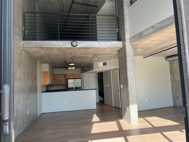 Building Photo - Large Beautiful Loft at highly desired Doma building in Little Italy