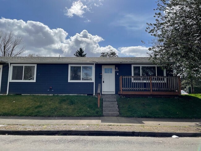 Building Photo - 2508-2508 NE Sumner St