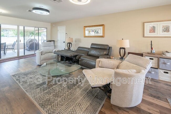 Foto del edificio - 9605 W Briarwood Cir