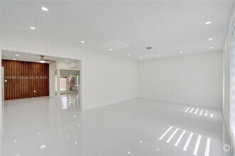 Building Photo - 10722 SW 77th Ave
