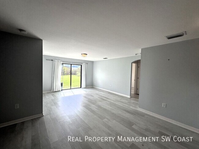 Photo - 438 Shadow Lakes Dr House