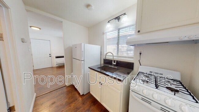 Foto del edificio - 2713 Twin View Blvd