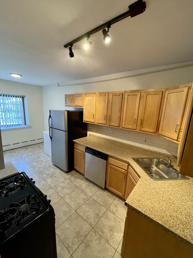 Kitchen - 1810 N 52nd St