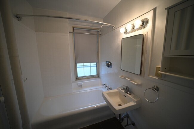 Foto del edificio - 1401 Beacon St