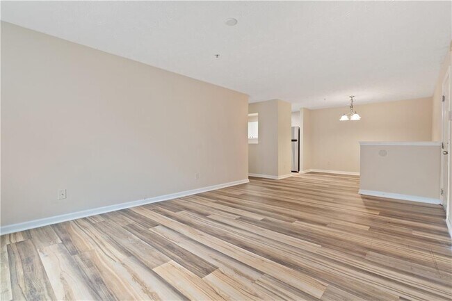 Foto del edificio - 6104 Waldrop Pl