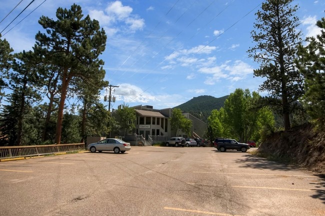 Building Photo - 27902 Meadow Dr
