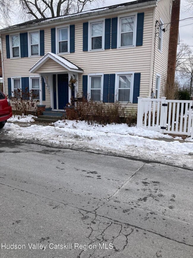 Building Photo - 2 Russell St