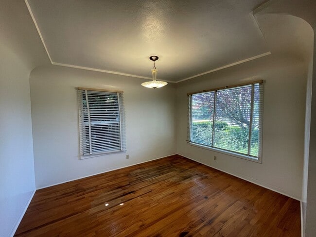 Building Photo - 1911 H St