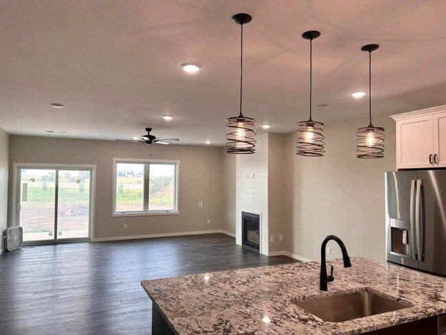 Building Photo - 156 Sandstone Dr NW