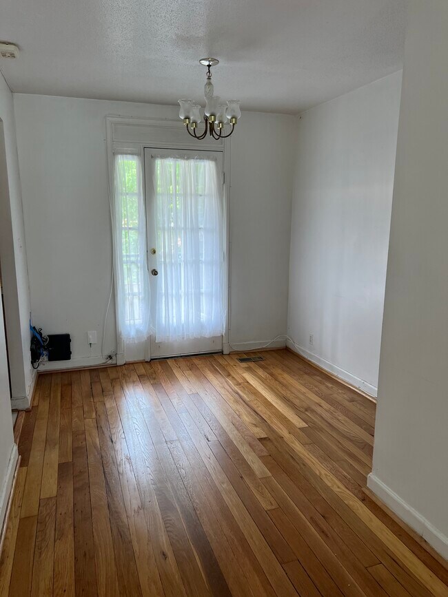 Dining room with door to balcony - 2961 S Columbus St