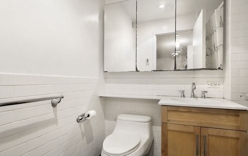 Foto del edificio - 511 W 47th St