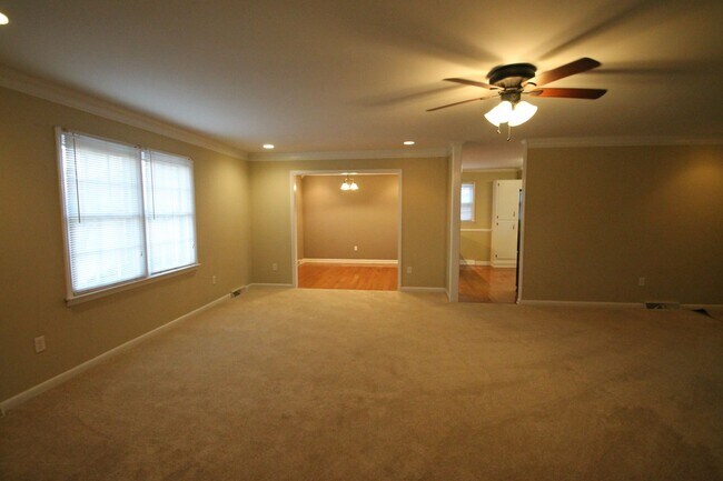 Foto del edificio - Exclusively Offered By Muse Realty, LLC