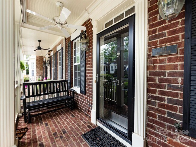 Foto del edificio - 139 Harper Lee St