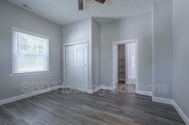 Foto del edificio - 1700 S Harvard Ave