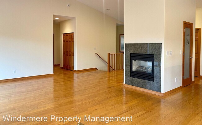 Foto del edificio - 3 br, 3 bath House - 7532 NE Big Hill Way