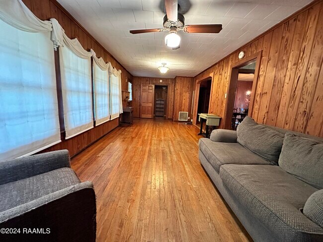 Foto del edificio - 115 Fallbrook Ave