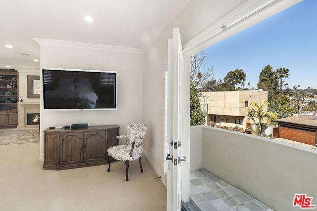 Foto principal - 969 S Carmelina Ave