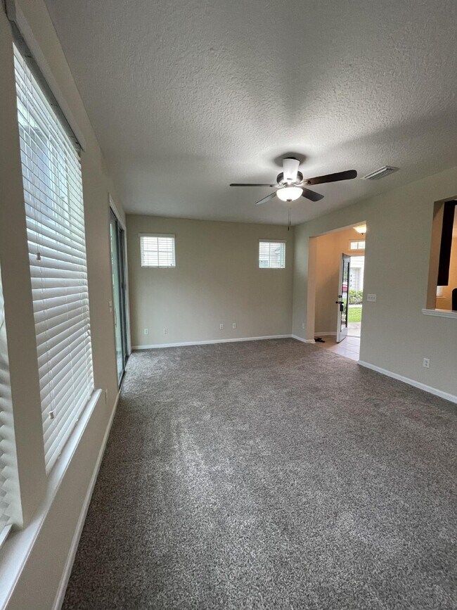 Foto del edificio - 3 bedroom 2 .5 bath townhome 2 car attached garage  in St. Johns county
