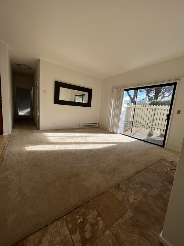 Living room - 1 Shoreline Ct