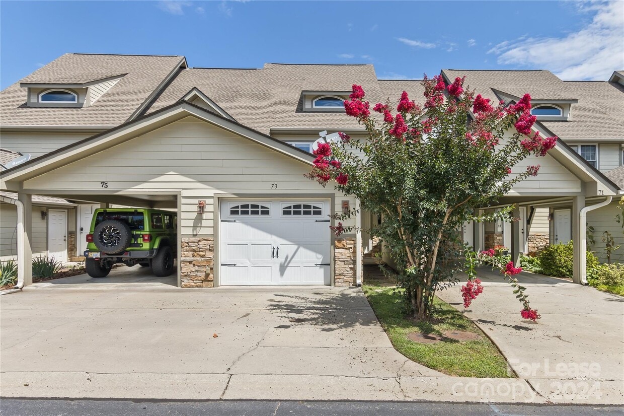 73 Rotunda Circle Townhome Rentals in Asheville NC