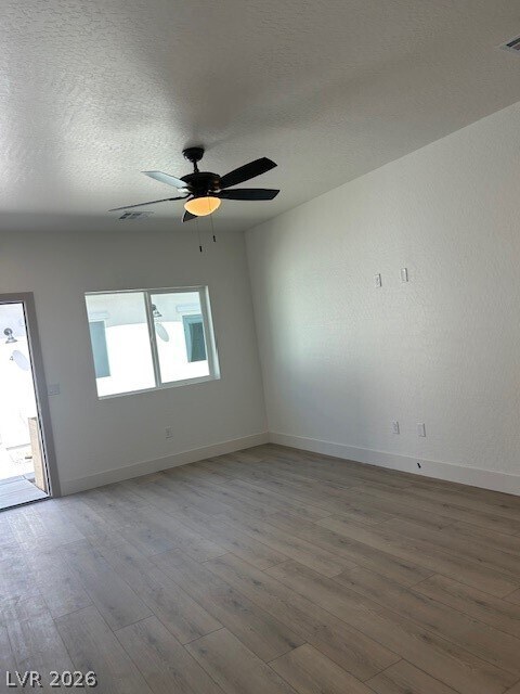 Foto del edificio - 1100 Hall Ave