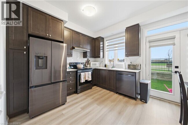 Photo du bâtiment - 55 TOM BROWN Dr