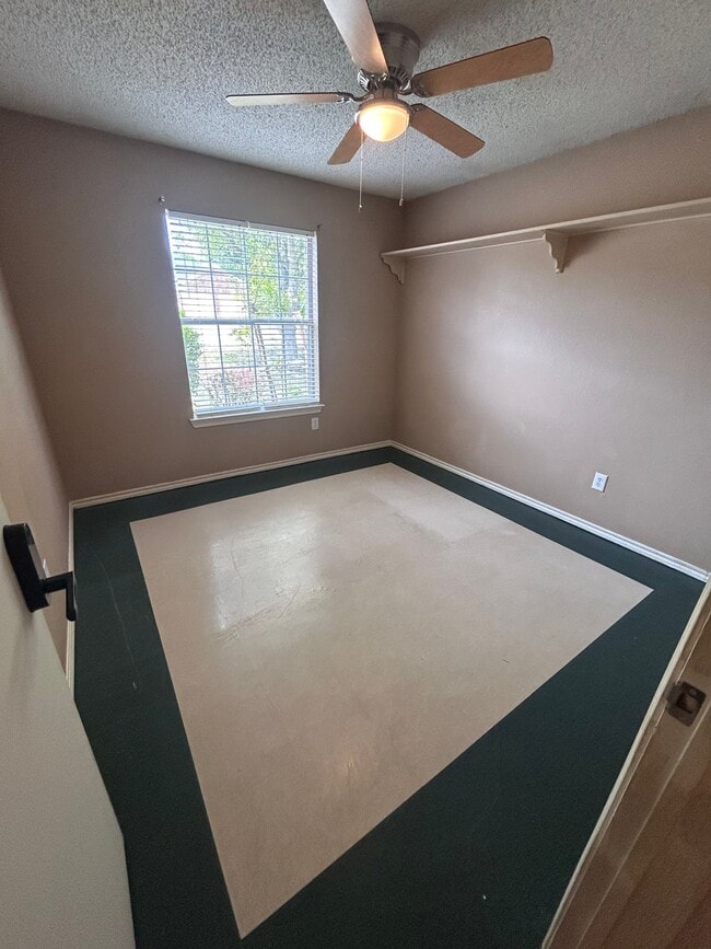 Foto del edificio - 1011 Windymeadow Ln