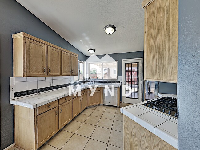 Foto del edificio - 1464 W Canyon Shadows Ln