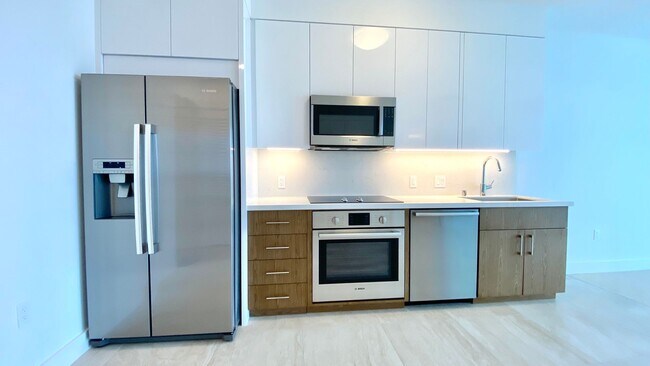 Building Photo - HIGH FLOOR 1 BED/1 BATH IN AZURE ALA MOANA!