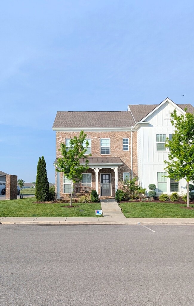 Building Photo - 531 Farmstead Ln