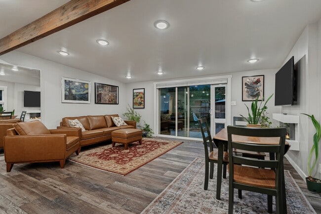 Building Photo - 2065 E Bo Mar Dr