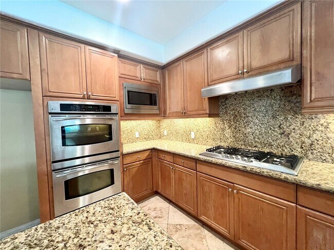 Foto del edificio - 1731 Crest View Pl