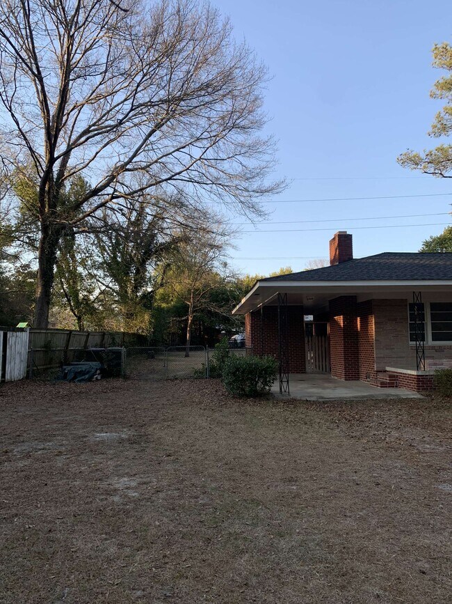 Foto del edificio - 4417 Briarfield Rd