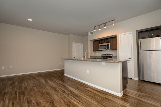 Flamingo Lower-Renovated 959 SQFT 2 Bed 2 Bath - The Cantera by Picerne