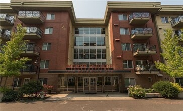 Building Photo - 1015 Railroad Ave