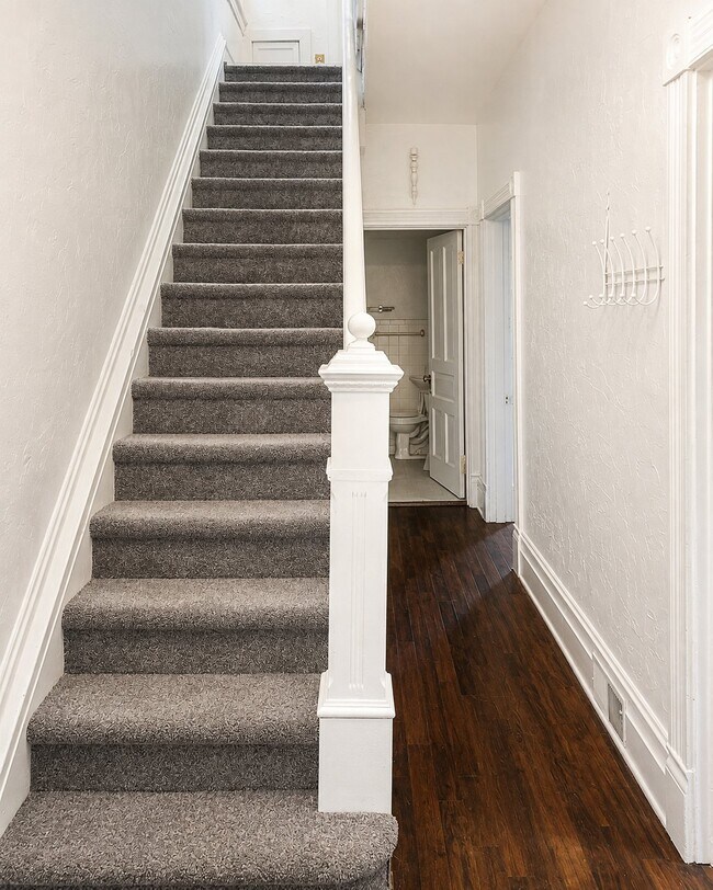 Building Photo - 135 Wynoka St